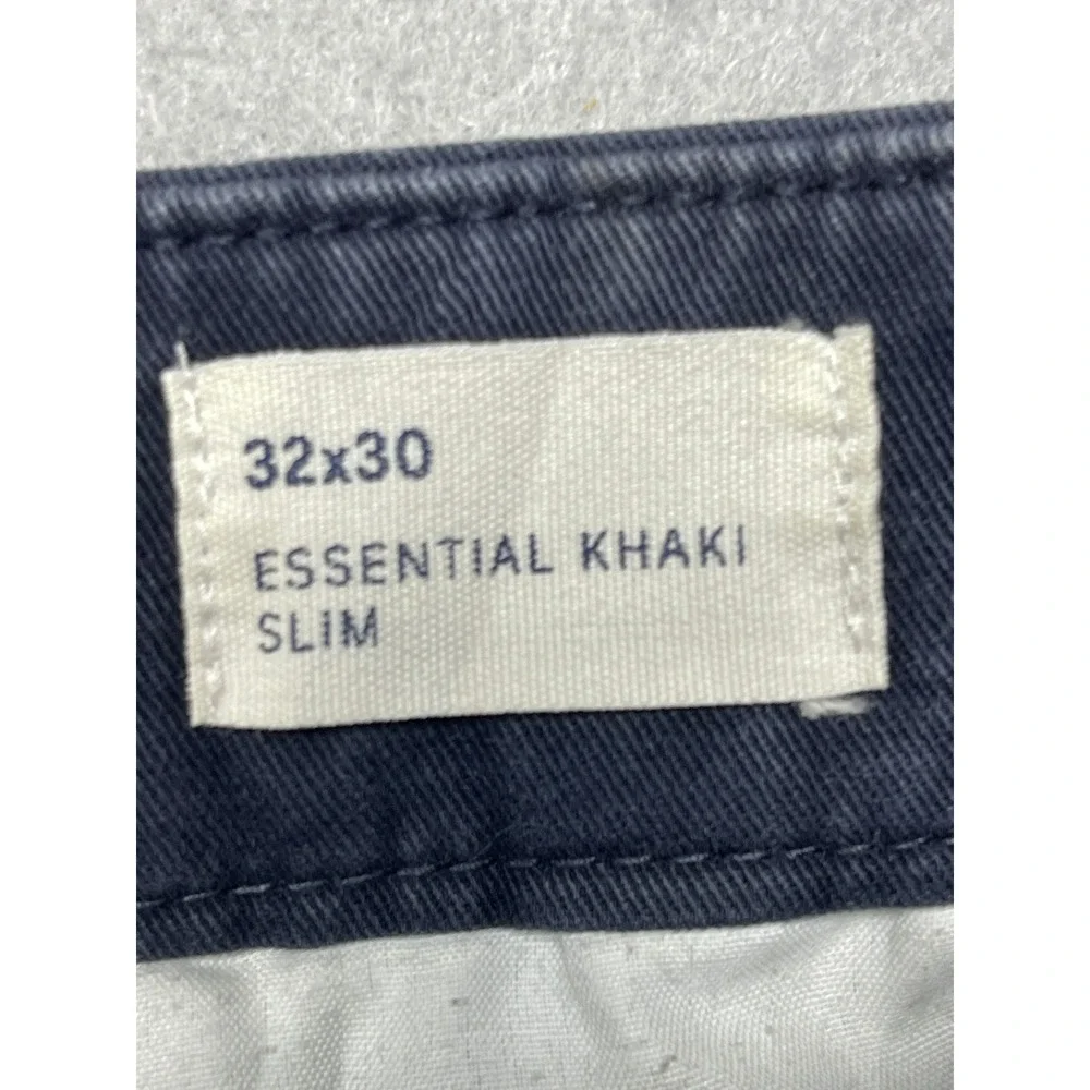 GAP essential khaki